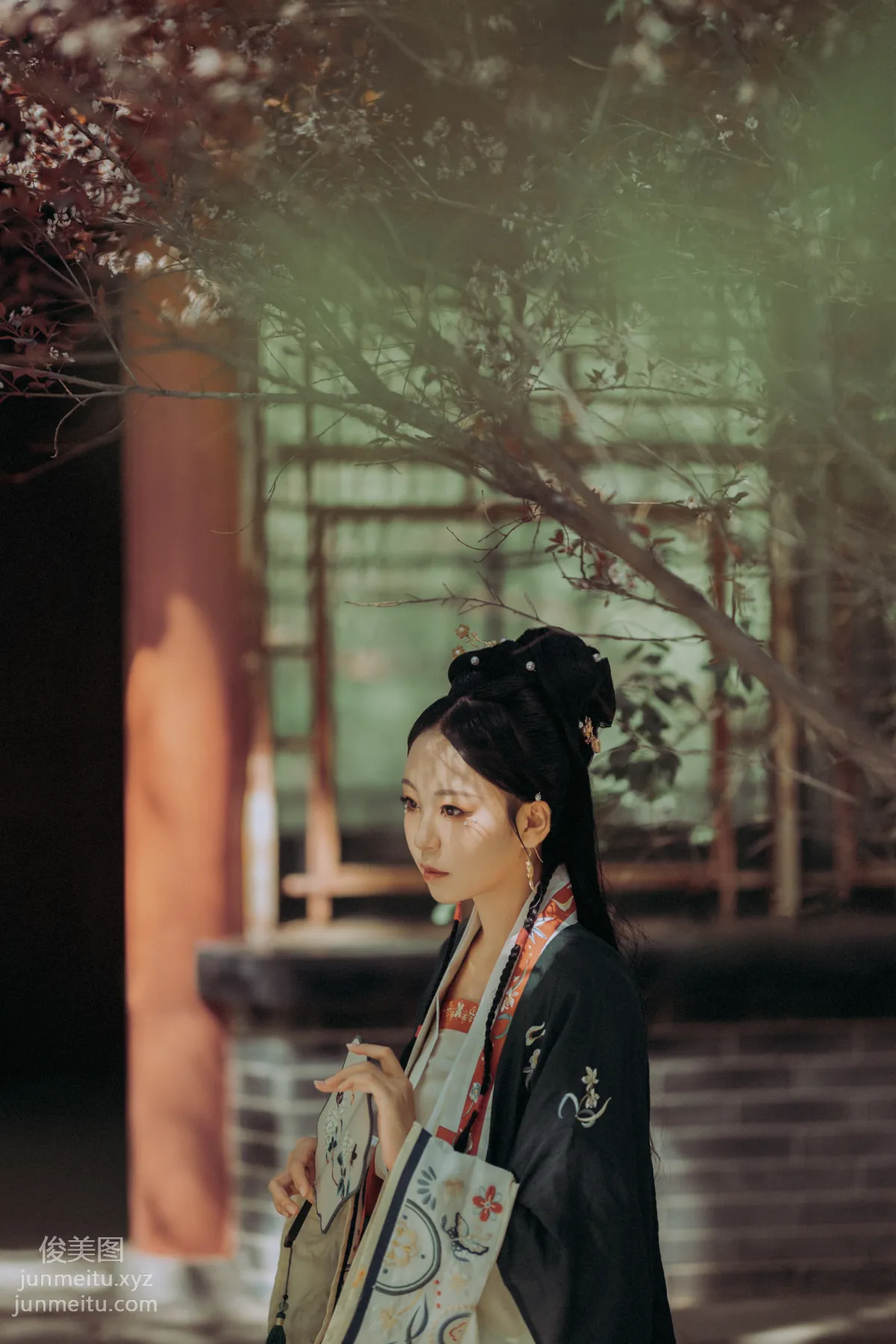 [YiTuYu] 2021.10.06 Grieving the Passing of Spring Qian Qian photo 3