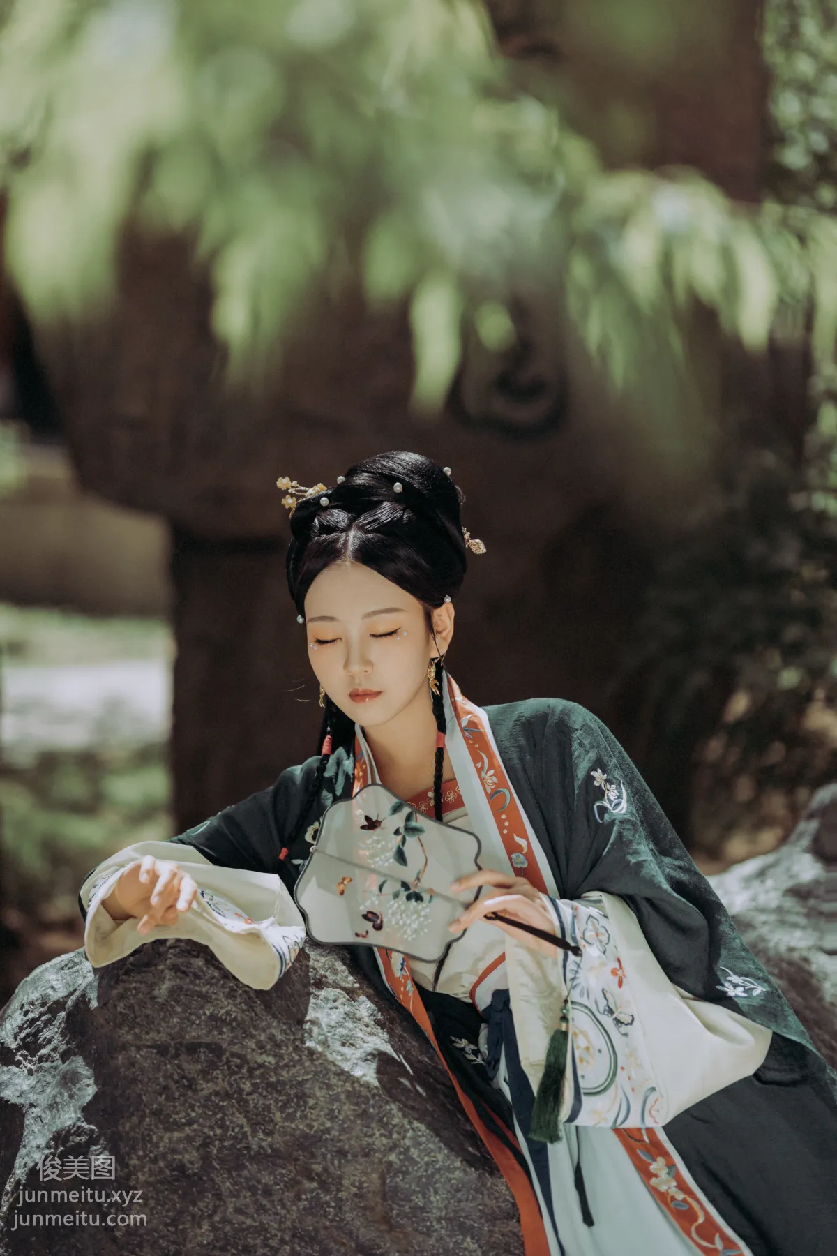 [YiTuYu] 2021.10.06 Grieving the Passing of Spring Qian Qian photo 8
