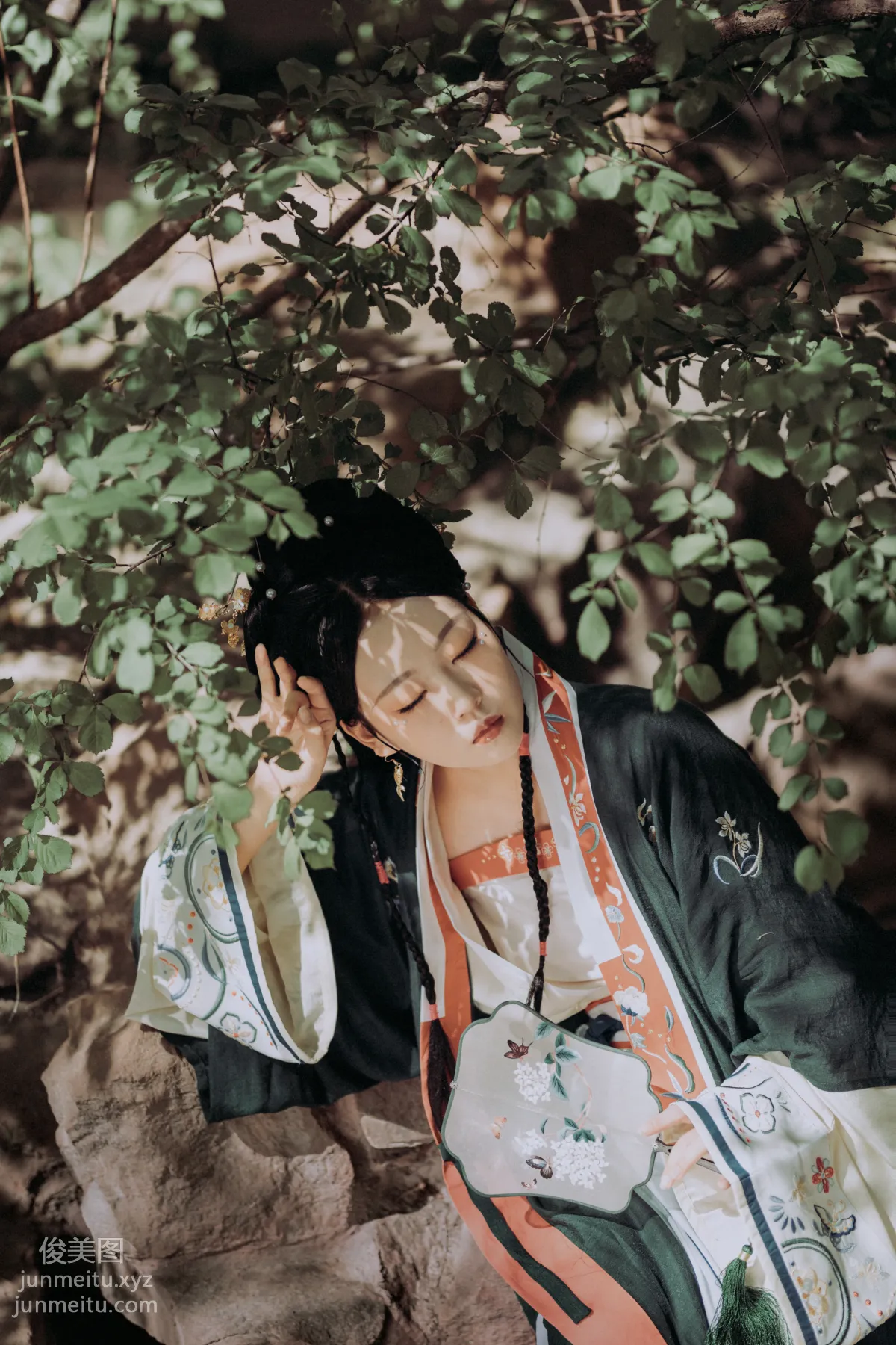 [YiTuYu] 2021.10.06 Grieving the Passing of Spring Qian Qian photo 15