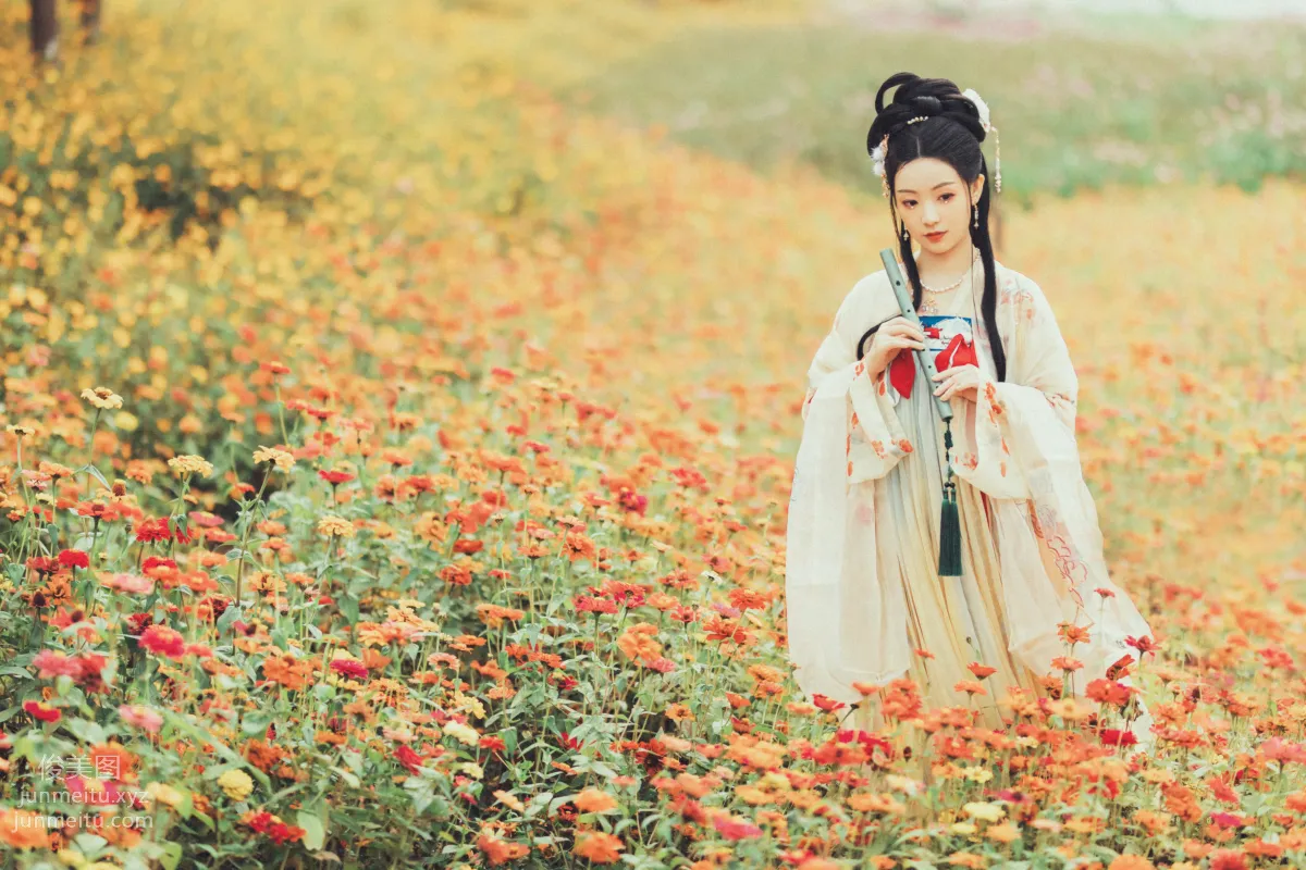 Seven: YiTuYu photo 2