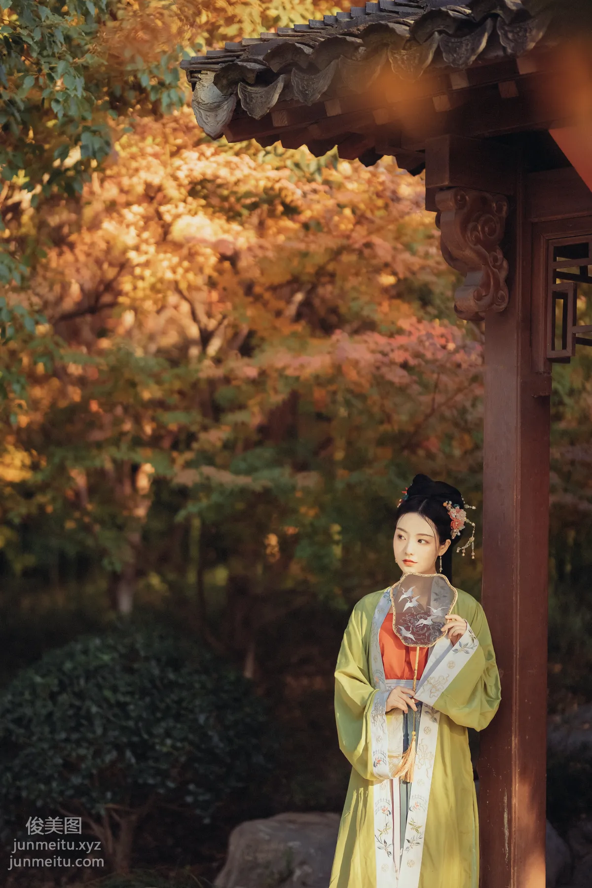 Seven: YiTuYu photo 2