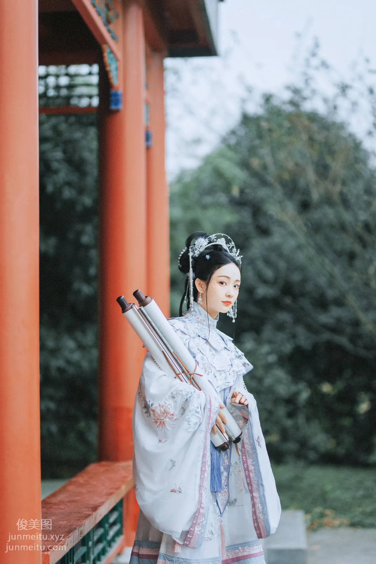 Seven: YiTuYu photo 2