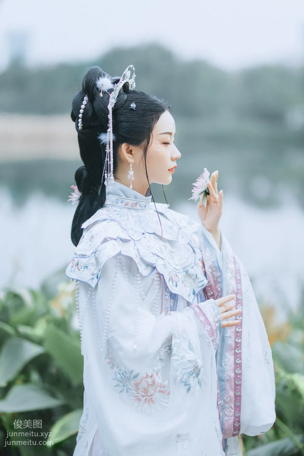 Seven: YiTuYu photo 4