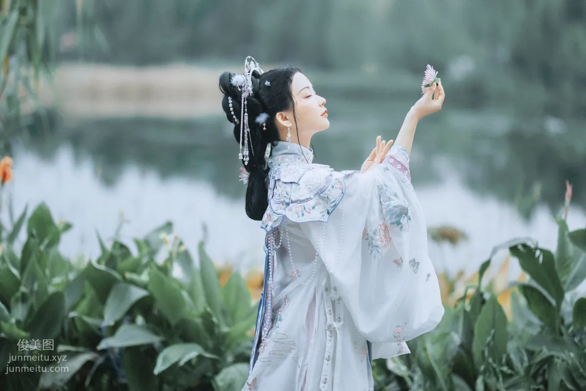 Seven: YiTuYu photo 7