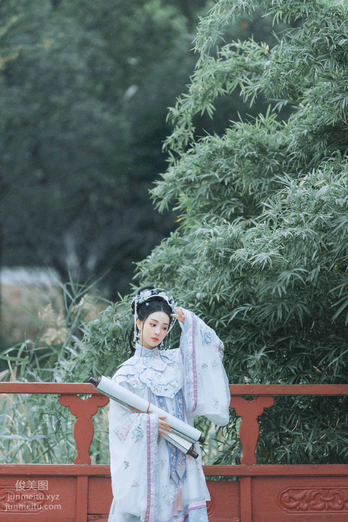 Seven: YiTuYu photo 24