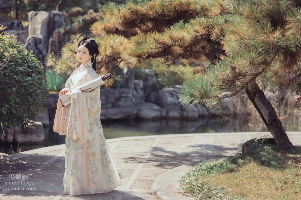 Seven: YiTuYu photo 2