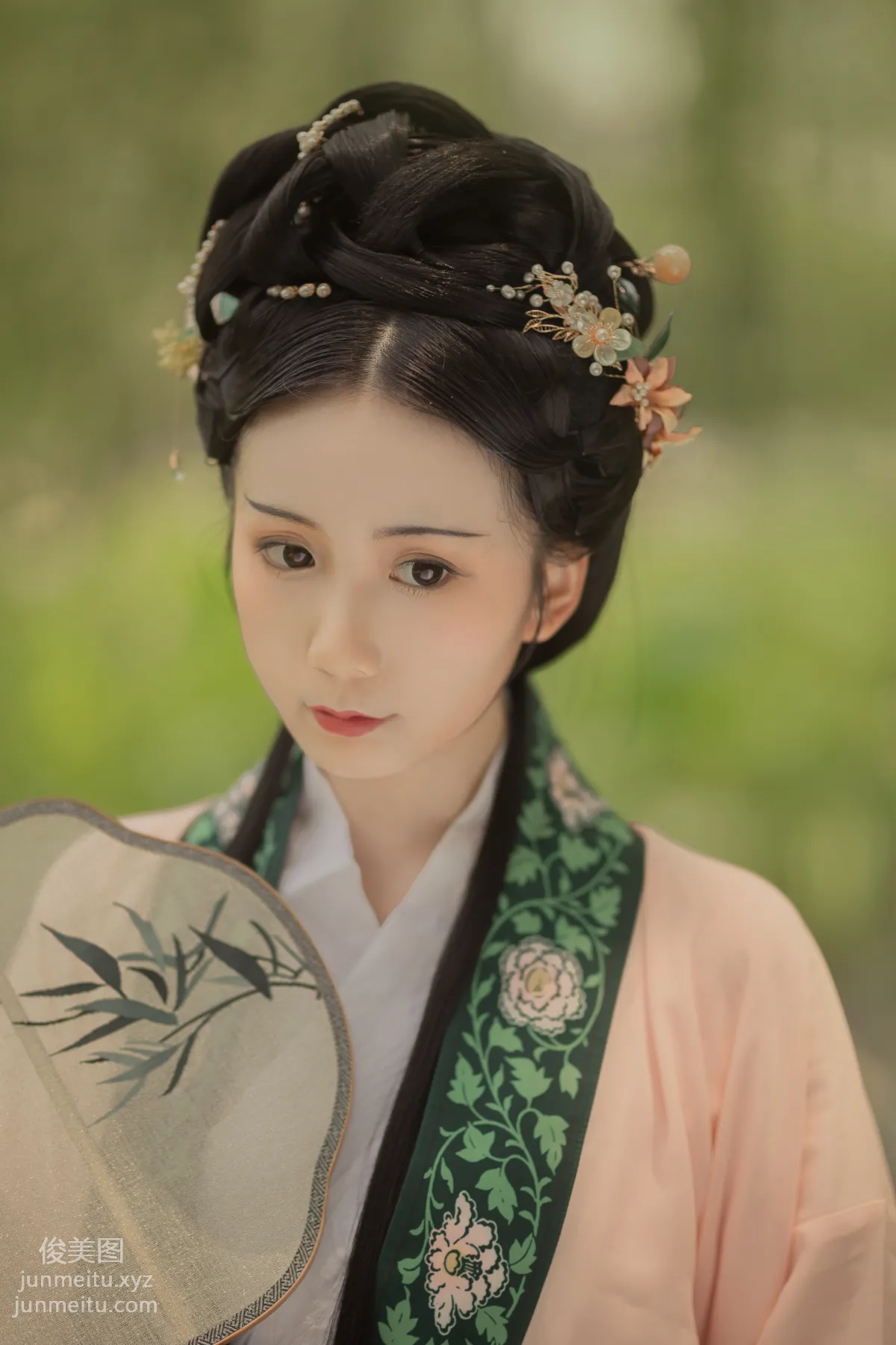 Lv Lvzi: YiTuYu photo 10