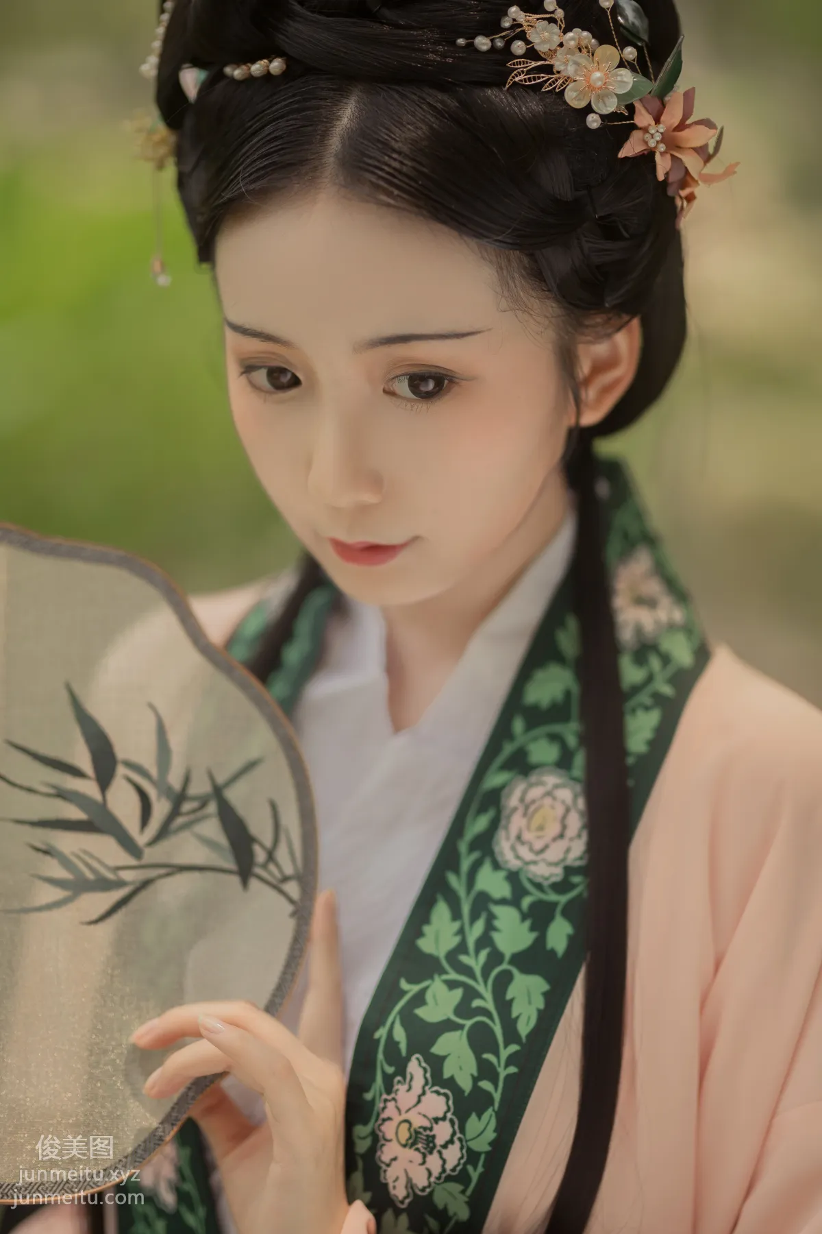 Lv Lvzi: YiTuYu photo 12