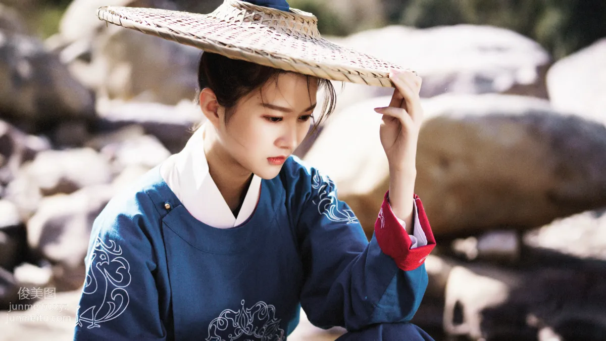 Lv Chen: YiTuYu photo 2