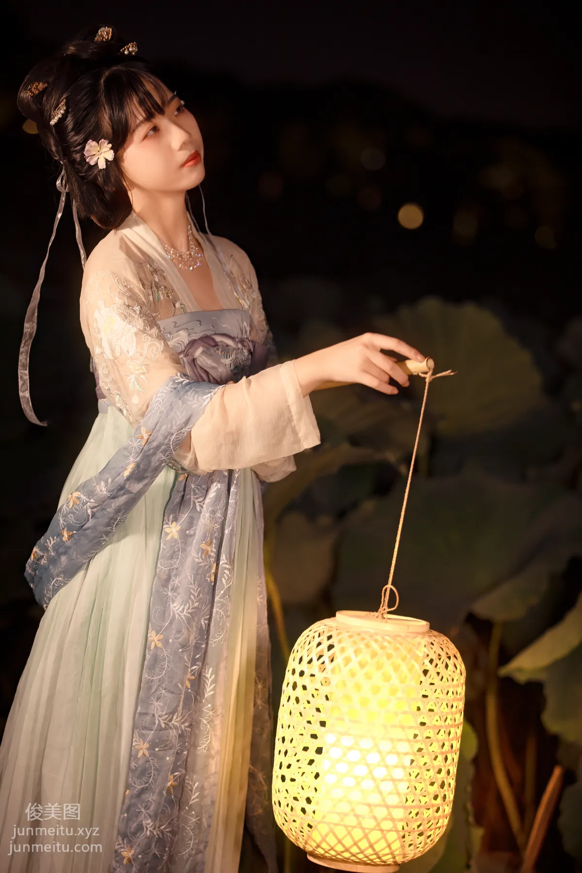 Jiang Jiang: YiTuYu photo 15