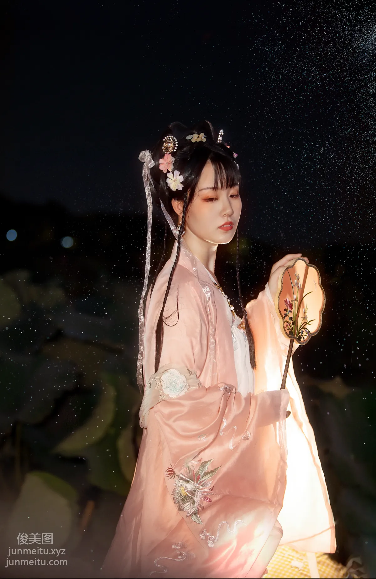 Jiang Jiang: YiTuYu photo 16