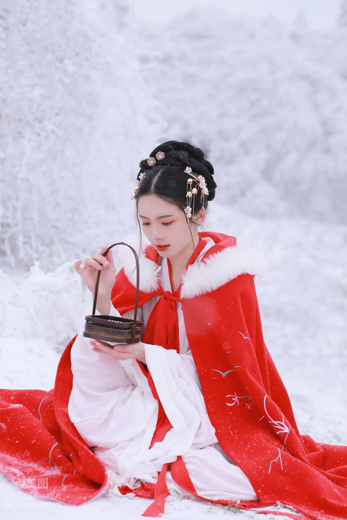 Yi Yue: YiTuYu photo 6