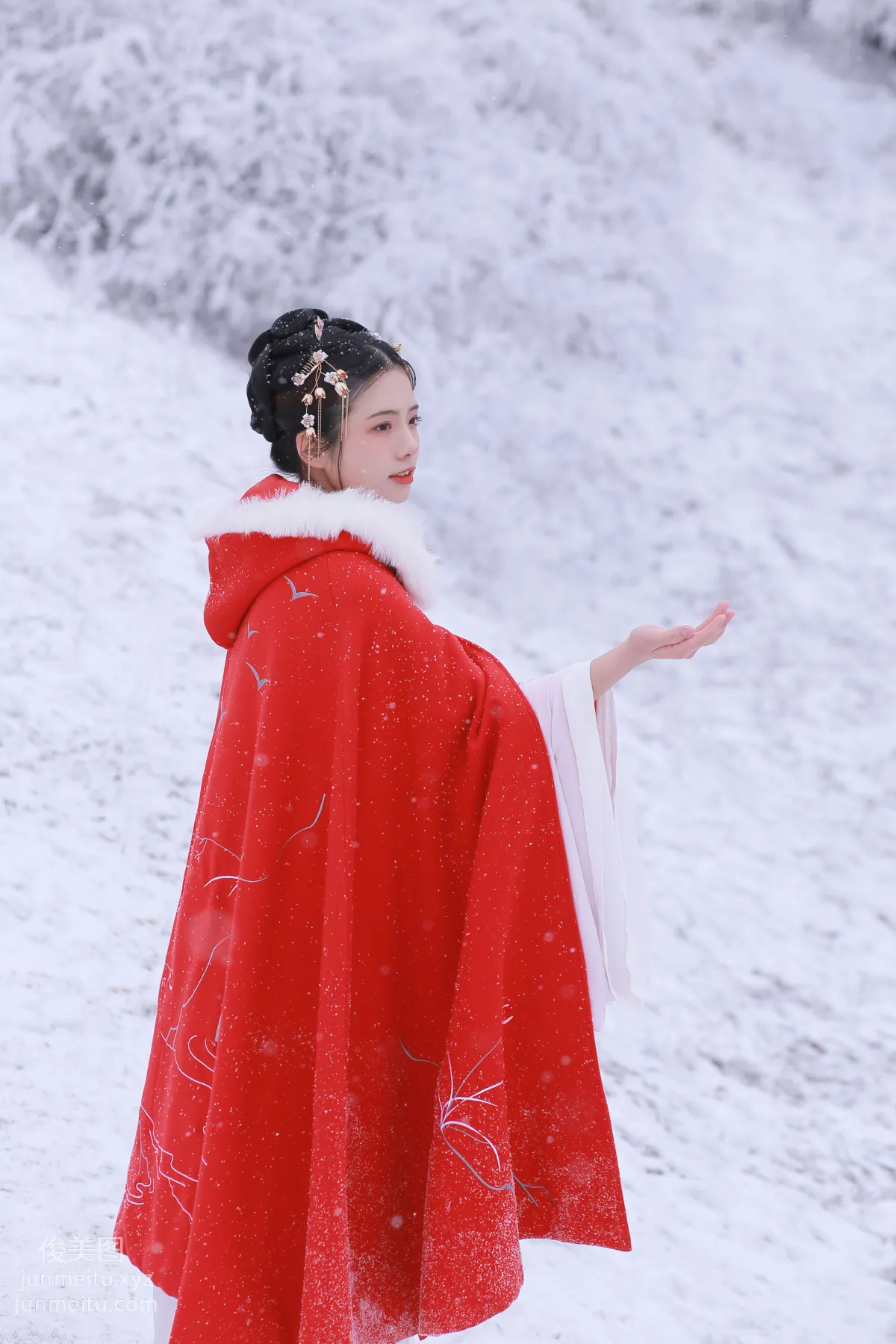 Yi Yue: YiTuYu photo 16