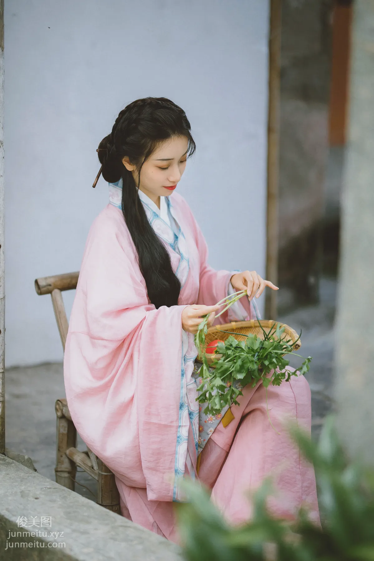 [YiTuYu] 2022.01.10 Plain Clothes and Simple Meals, Content for Life, Xiao Qinghan photo 2