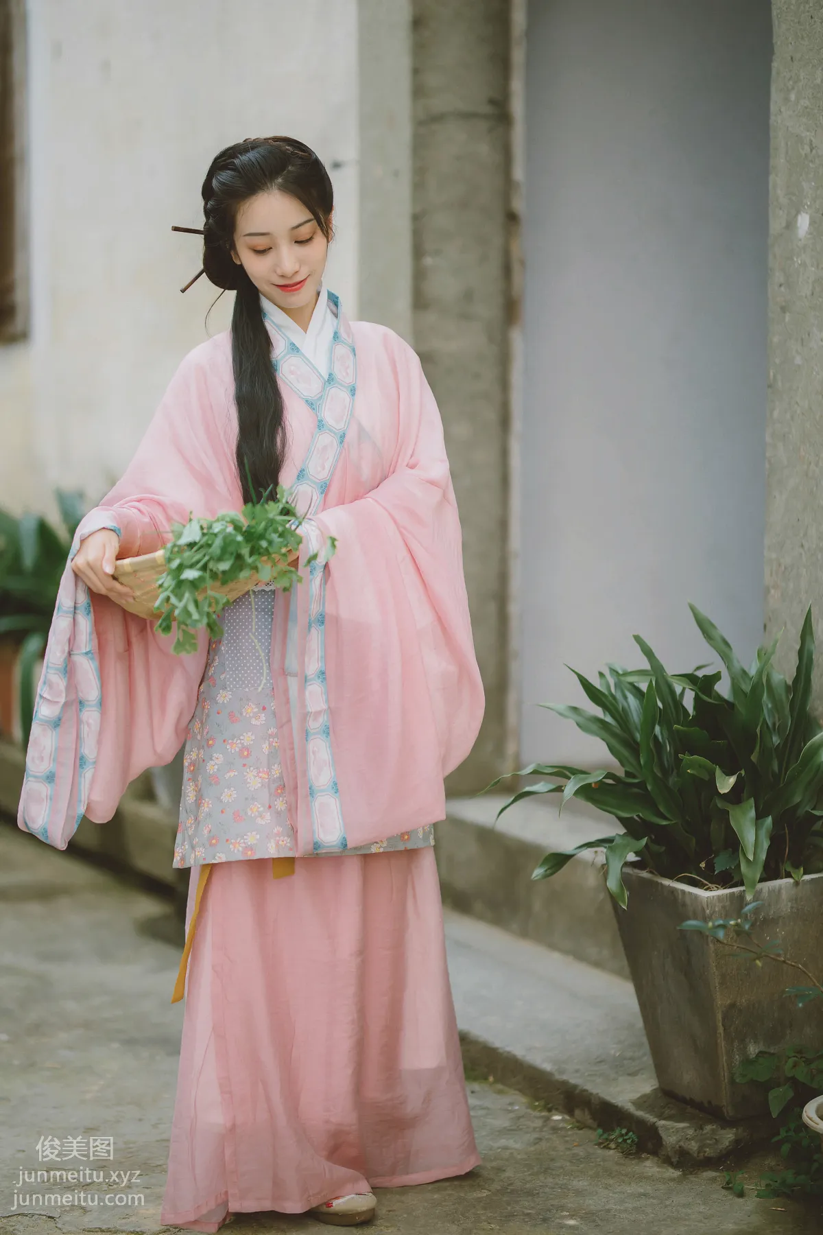 [YiTuYu] 2022.01.10 Plain Clothes and Simple Meals, Content for Life, Xiao Qinghan photo 13