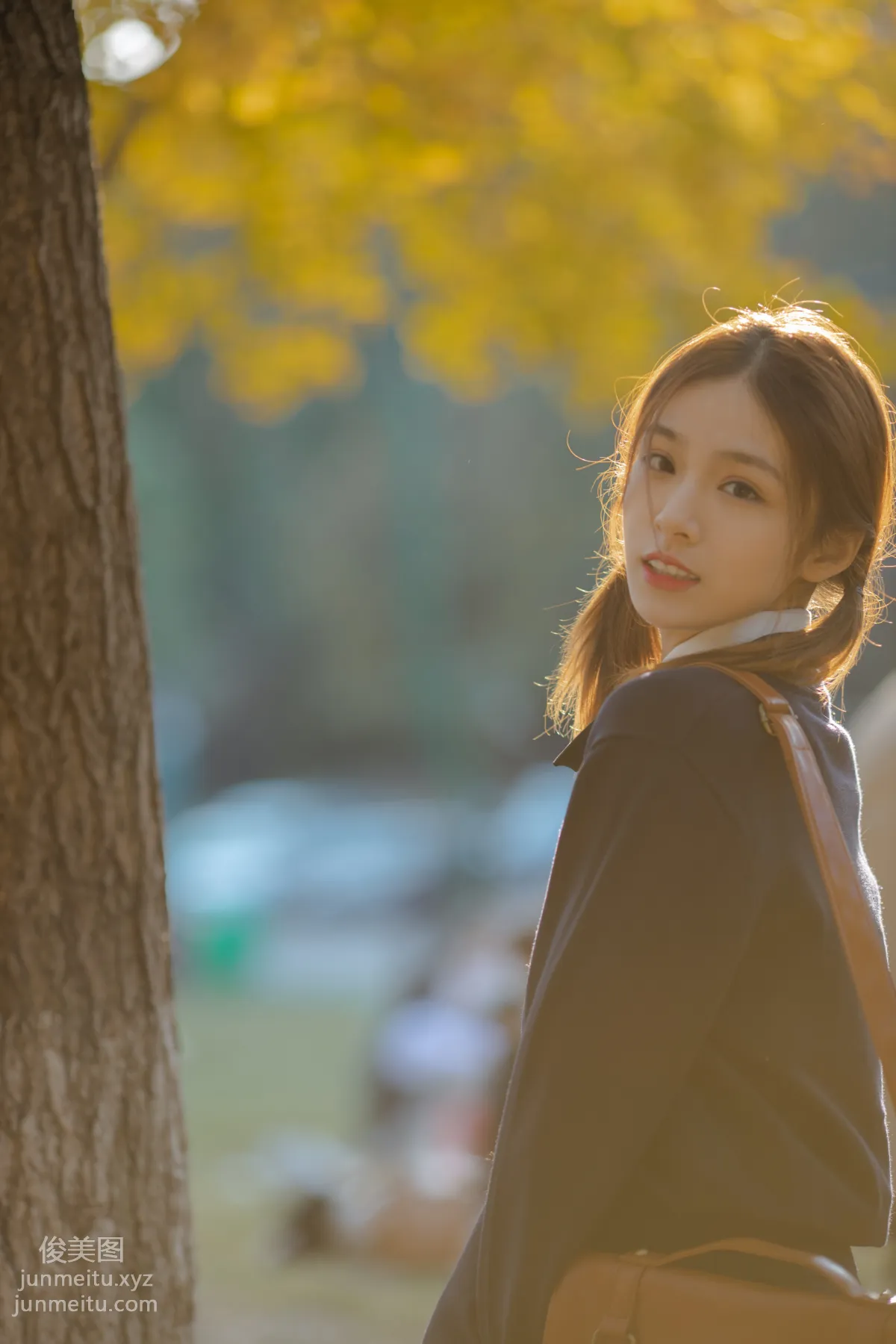 [YiTuYu] 2022.01.19 Autumn, Watching Ginkgo with You Zhuyun Huida Mowang photo 3
