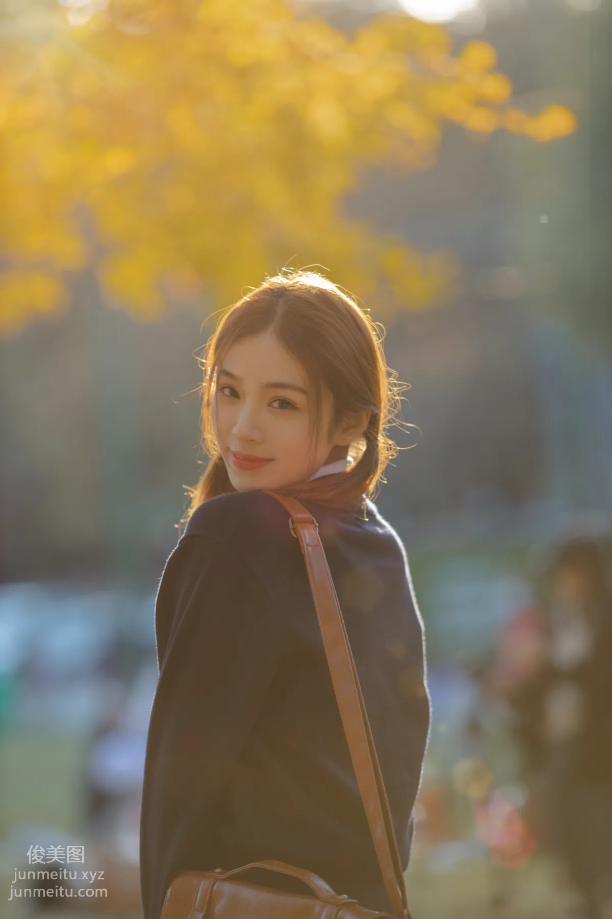 [YiTuYu] 2022.01.19 Autumn, Watching Ginkgo with You Zhuyun Huida Mowang photo 4