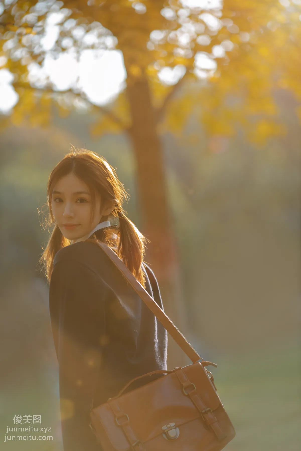 [YiTuYu] 2022.01.19 Autumn, Watching Ginkgo with You Zhuyun Huida Mowang photo 6