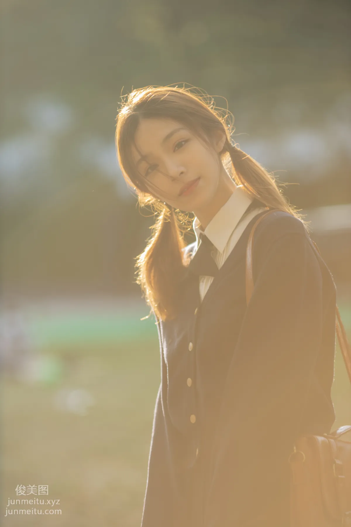 [YiTuYu] 2022.01.19 Autumn, Watching Ginkgo with You Zhuyun Huida Mowang photo 23