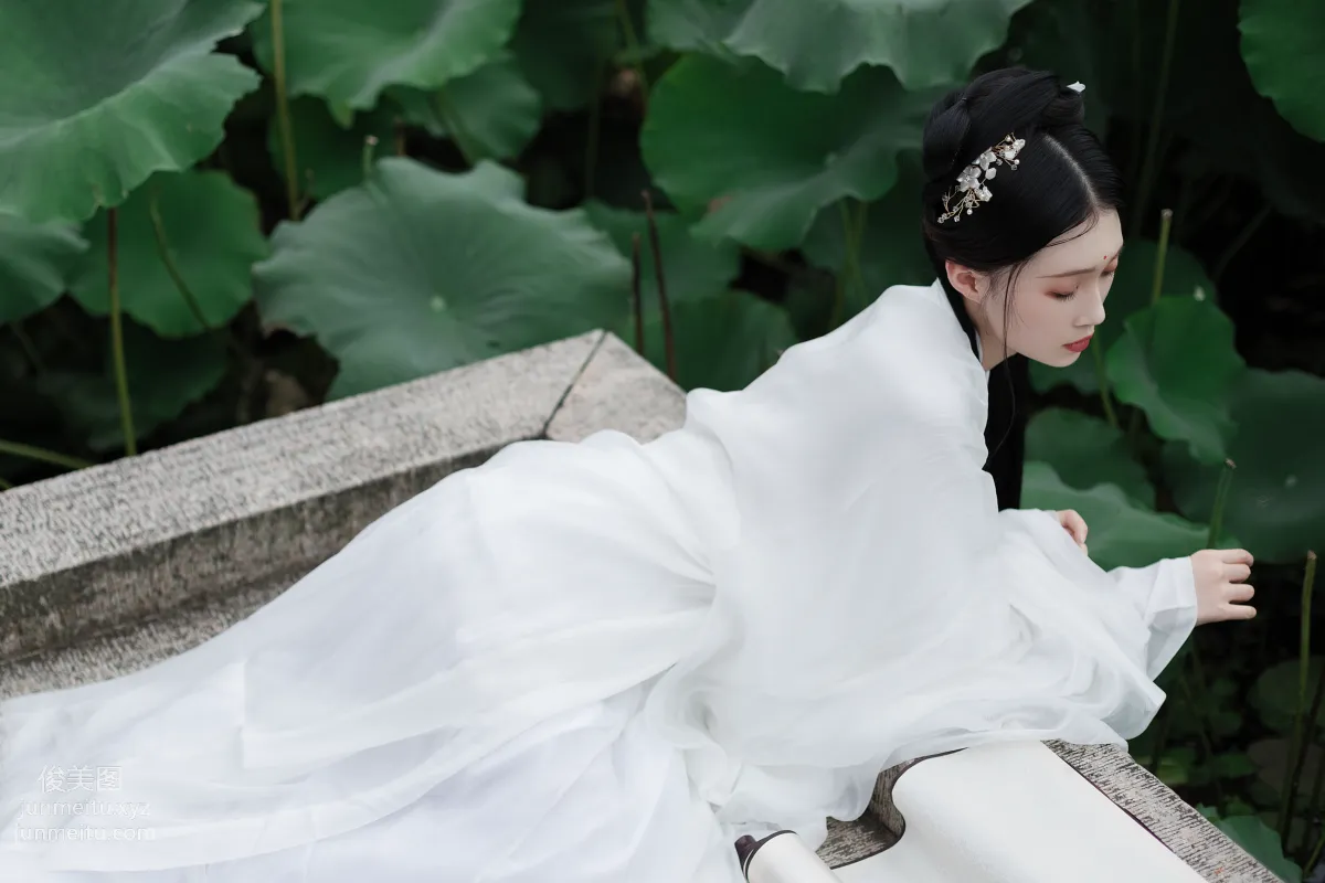 [YiTuYu] 2022.02.02 Rippling Waves, Distant Hills Across, One Smile Topples a City Liuliu Yangliu Liu photo 2