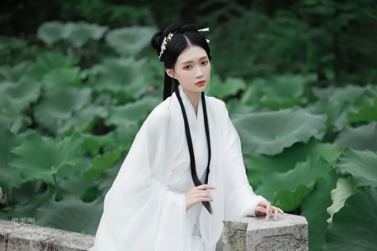 [YiTuYu] 2022.02.02 Rippling Waves, Distant Hills Across, One Smile Topples a City Liuliu Yangliu Liu photo 3