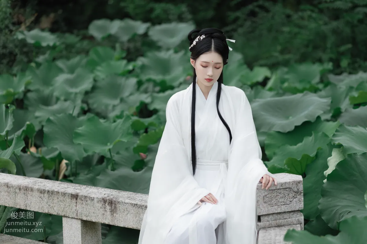 [YiTuYu] 2022.02.02 Rippling Waves, Distant Hills Across, One Smile Topples a City Liuliu Yangliu Liu photo 8