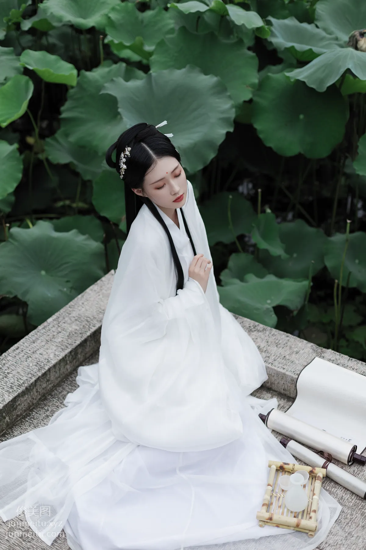 [YiTuYu] 2022.02.02 Rippling Waves, Distant Hills Across, One Smile Topples a City Liuliu Yangliu Liu photo 9