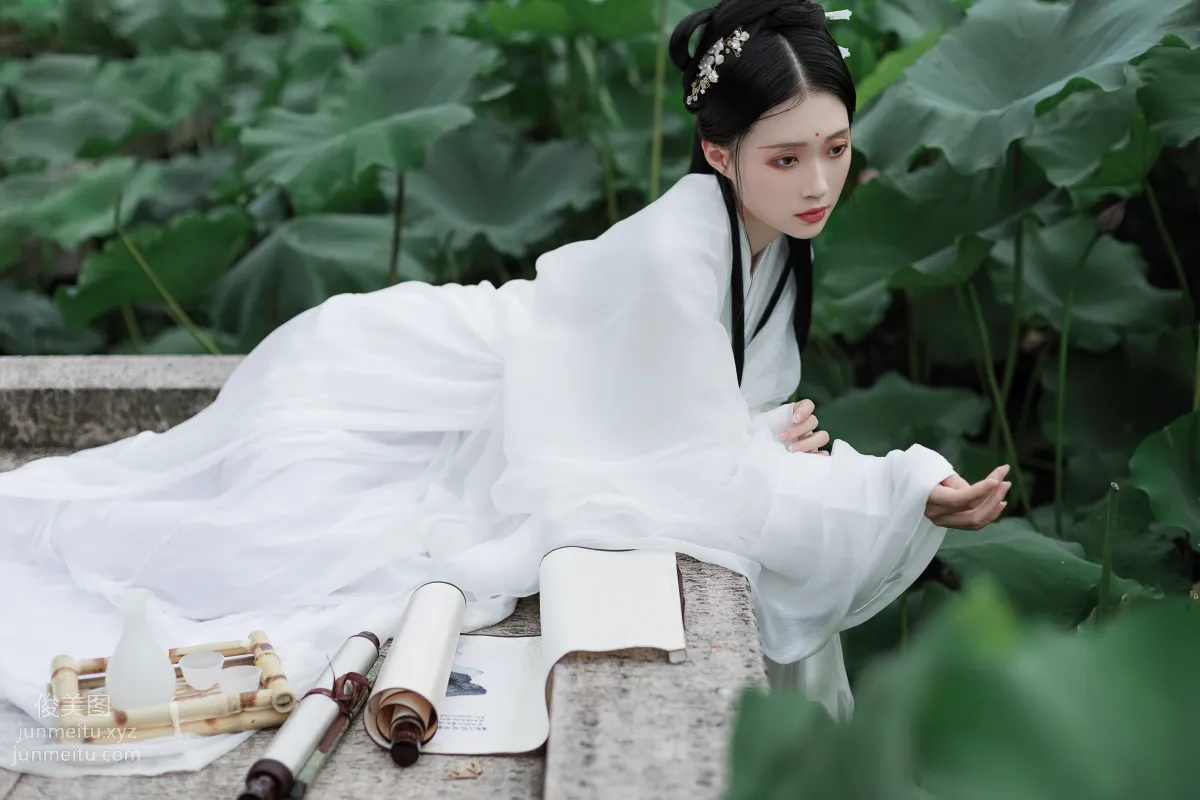 [YiTuYu] 2022.02.02 Rippling Waves, Distant Hills Across, One Smile Topples a City Liuliu Yangliu Liu photo 13