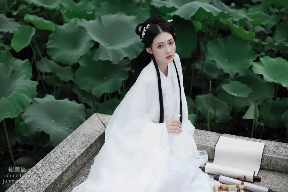 [YiTuYu] 2022.02.02 Rippling Waves, Distant Hills Across, One Smile Topples a City Liuliu Yangliu Liu photo 16