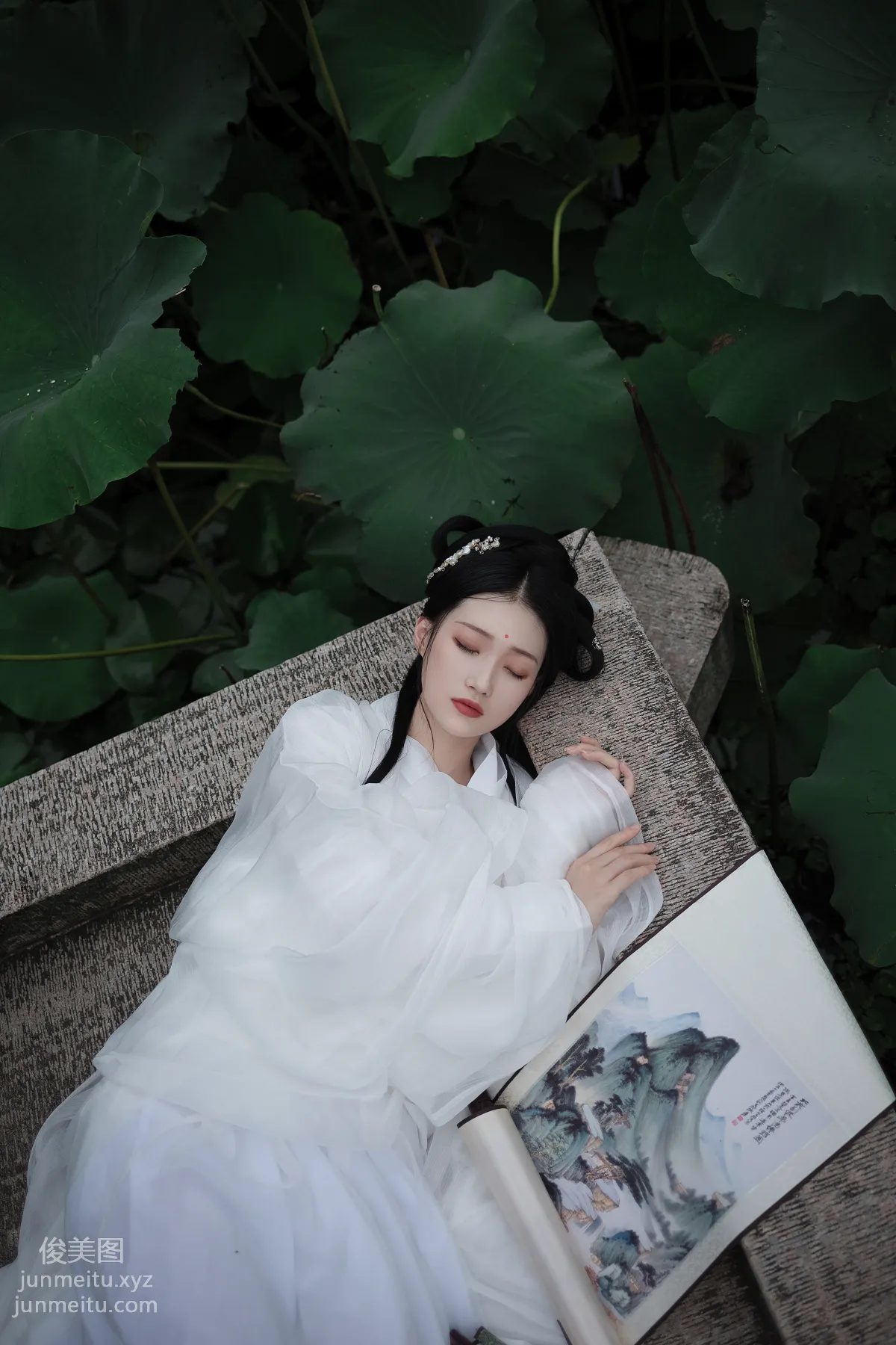 [YiTuYu] 2022.02.02 Rippling Waves, Distant Hills Across, One Smile Topples a City Liuliu Yangliu Liu photo 18