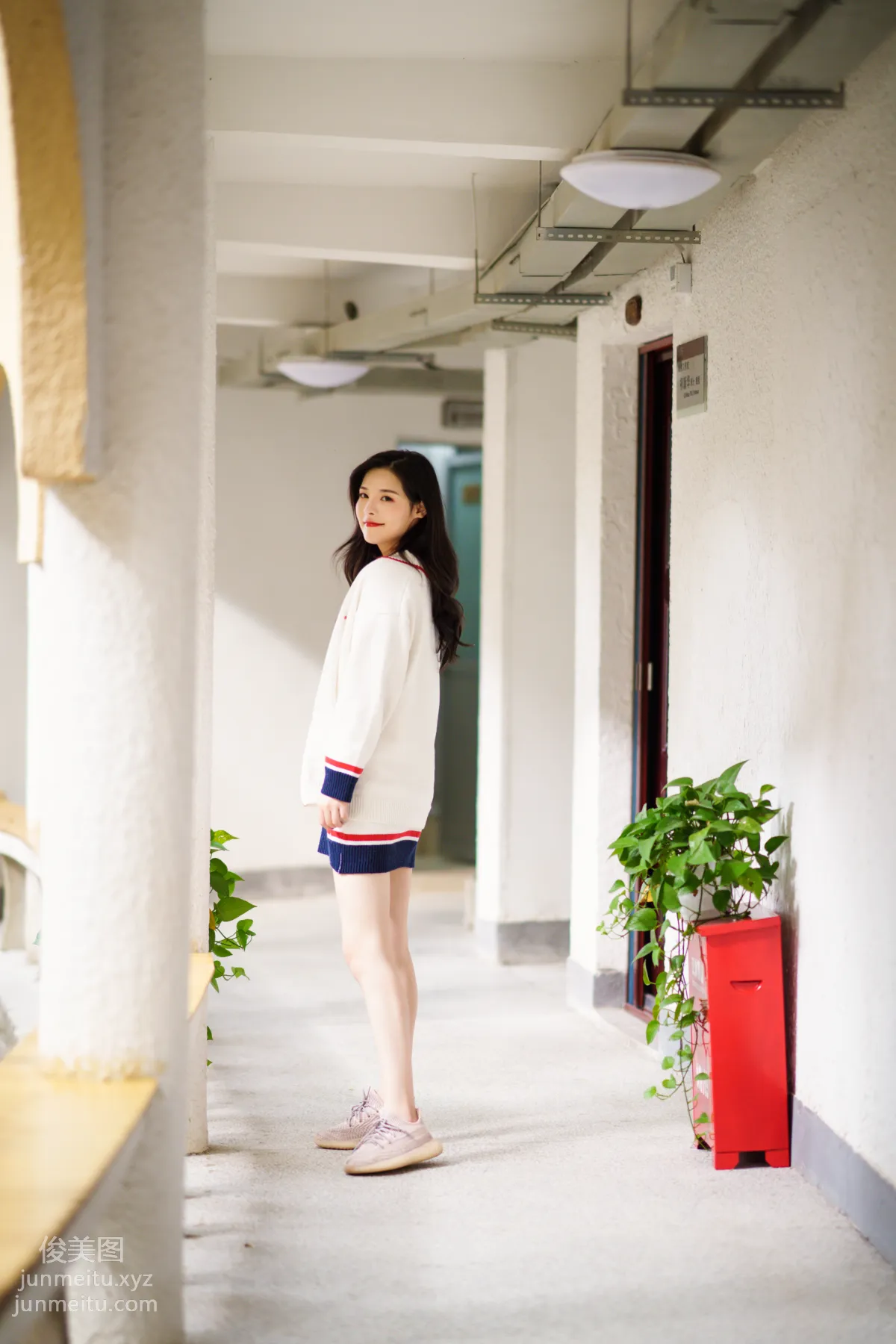[YiTuYu] 2022.02.12 Dappled Light and Shadow at the Music Academy Xiao Rong photo 7