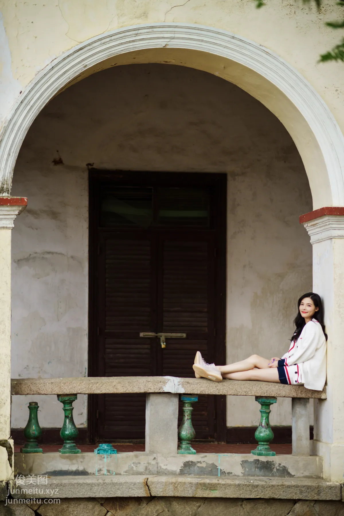 [YiTuYu] 2022.02.12 Dappled Light and Shadow at the Music Academy Xiao Rong photo 9