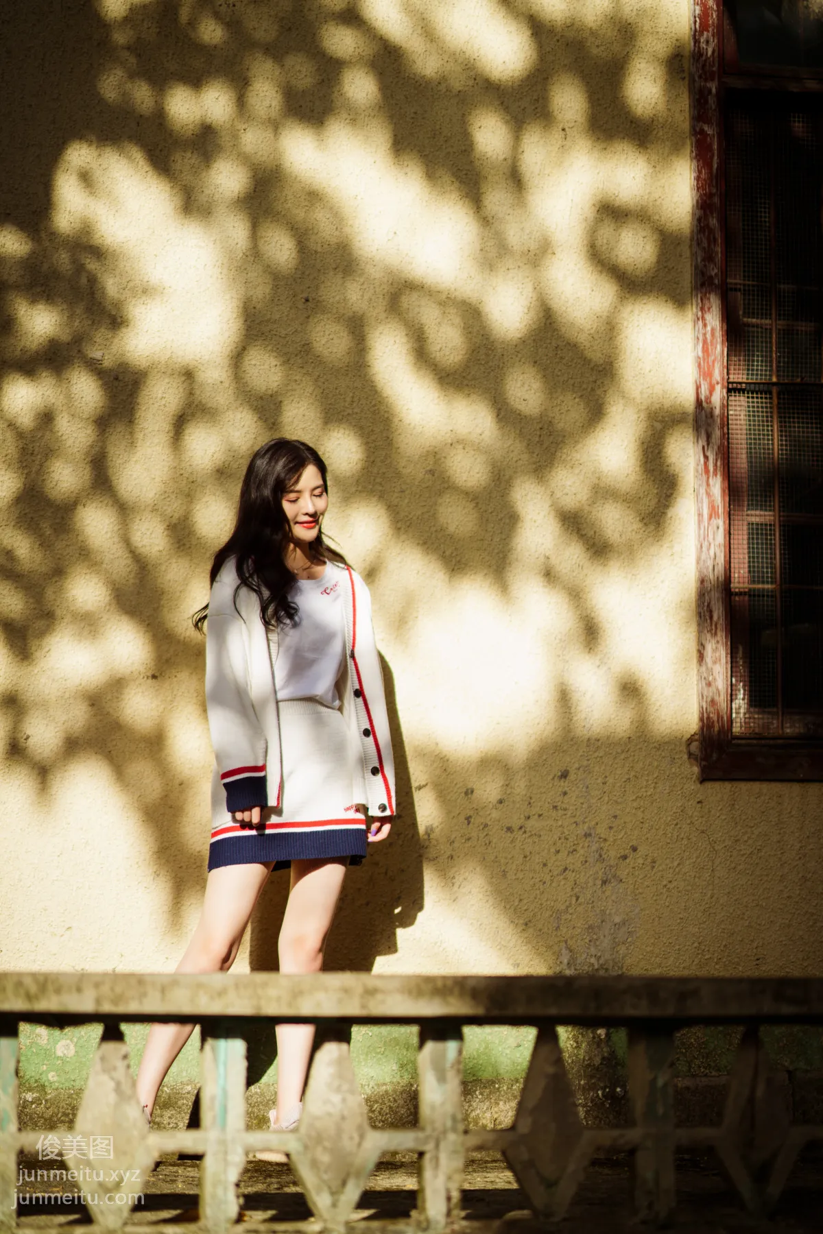 [YiTuYu] 2022.02.12 Dappled Light and Shadow at the Music Academy Xiao Rong photo 20
