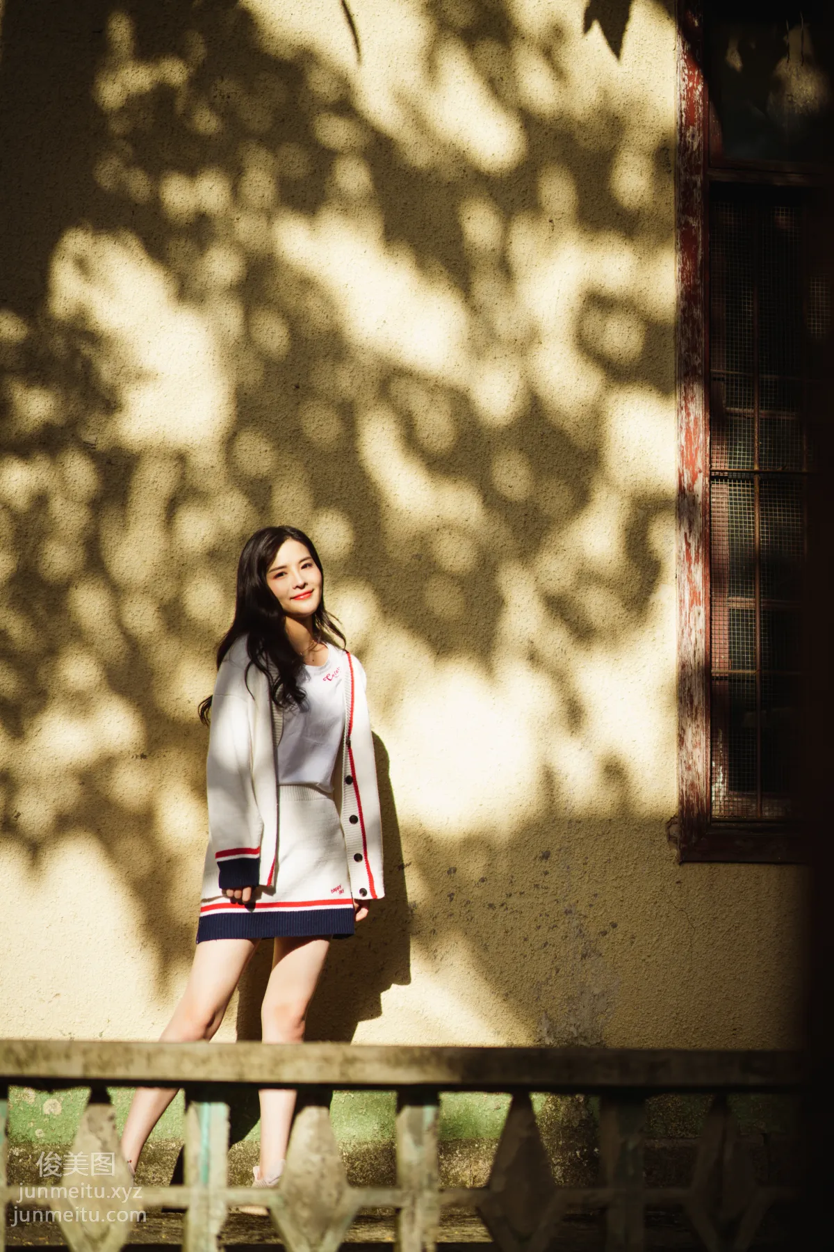 [YiTuYu] 2022.02.12 Dappled Light and Shadow at the Music Academy Xiao Rong photo 21