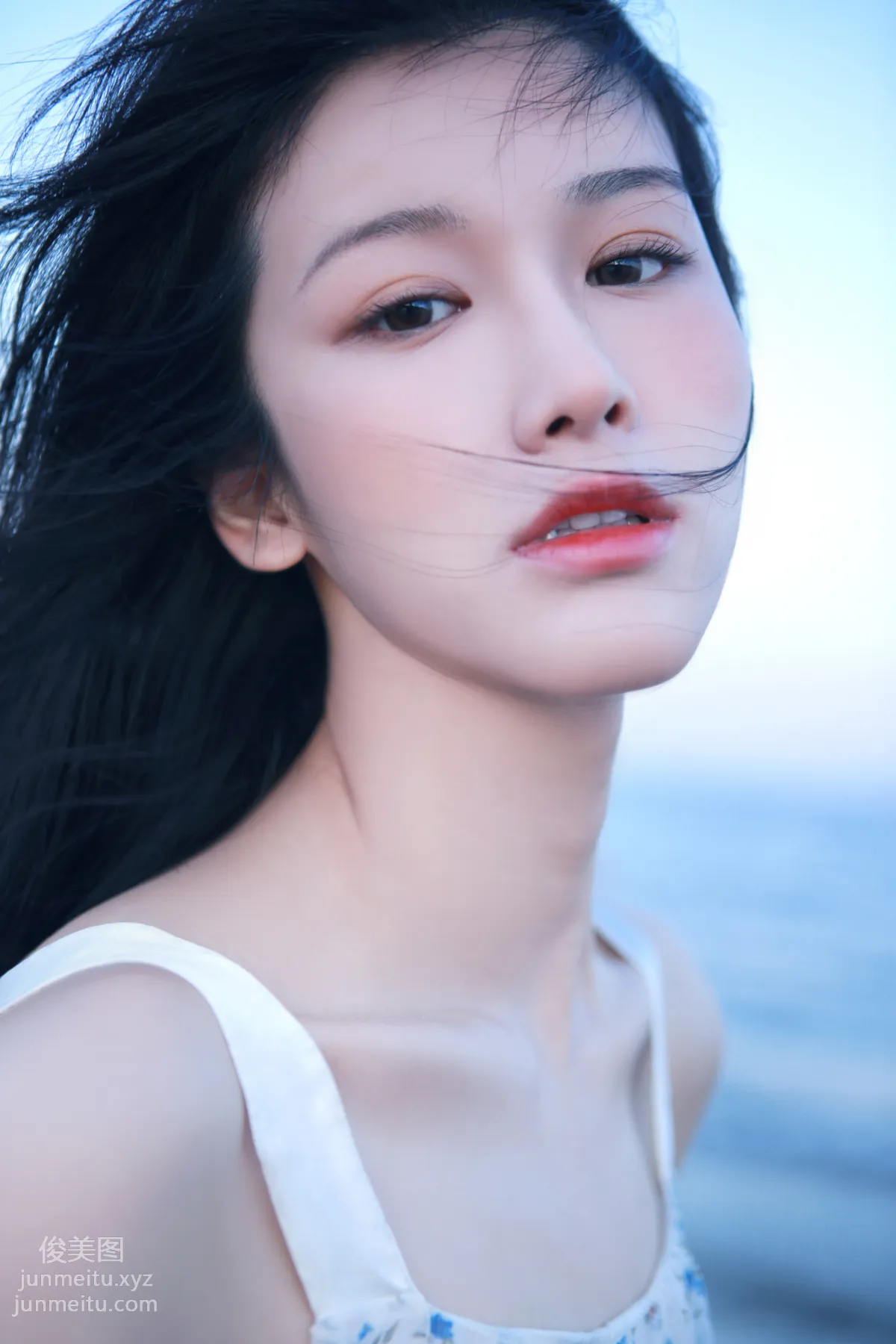 [YiTuYu] 2022.05.15 Very Close to the Sea Shangyuqian Momooly photo 26