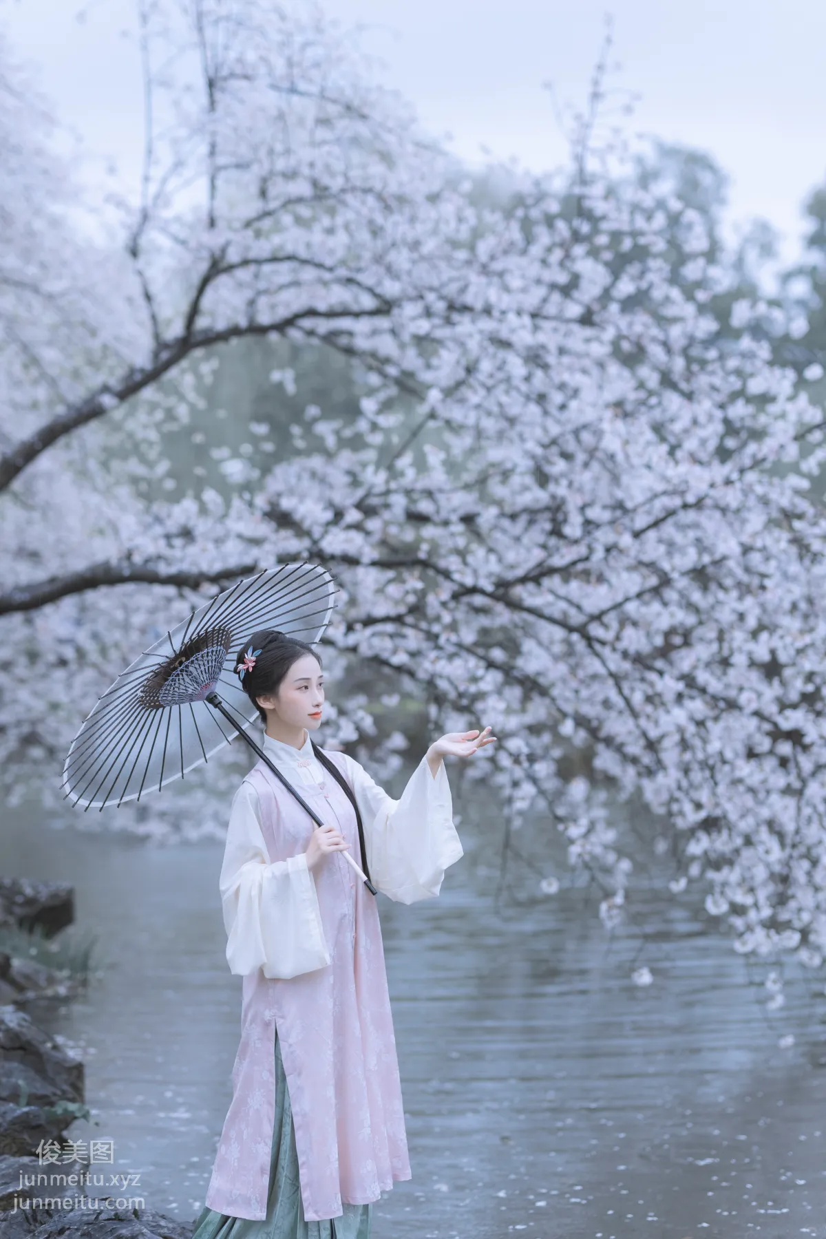 [YiTuYu] 2022.05.25 Rain Cherry Blossoms Mou Xiaoyao photo 14