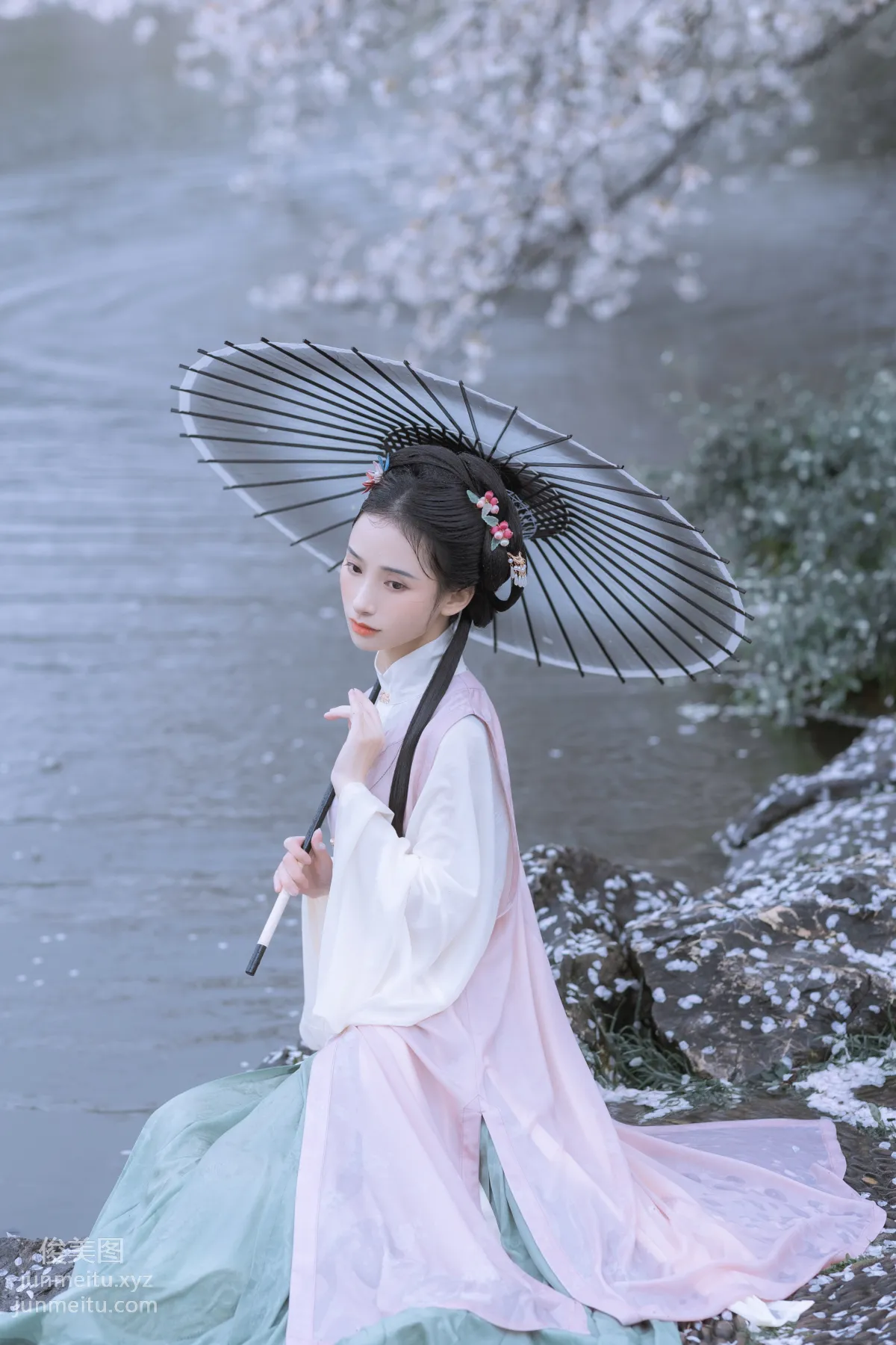 [YiTuYu] 2022.05.25 Rain Cherry Blossoms Mou Xiaoyao photo 16