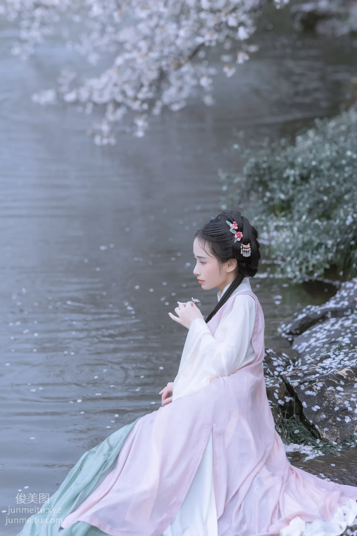 [YiTuYu] 2022.05.25 Rain Cherry Blossoms Mou Xiaoyao photo 19