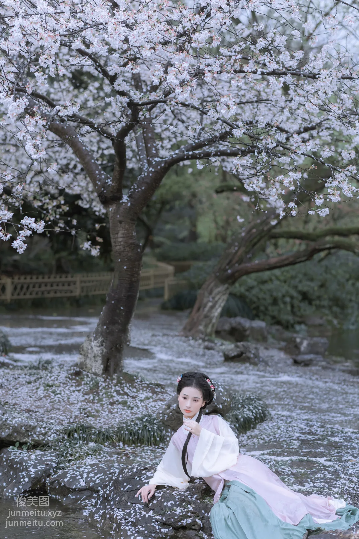 [YiTuYu] 2022.05.25 Rain Cherry Blossoms Mou Xiaoyao photo 20