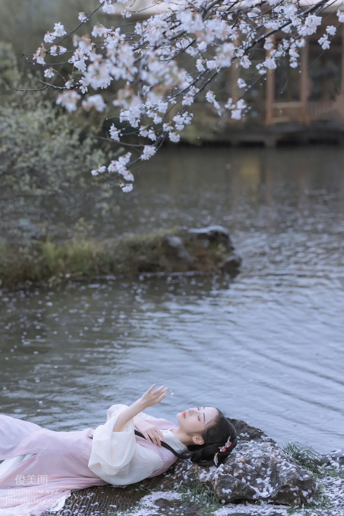 [YiTuYu] 2022.05.25 Rain Cherry Blossoms Mou Xiaoyao photo 21