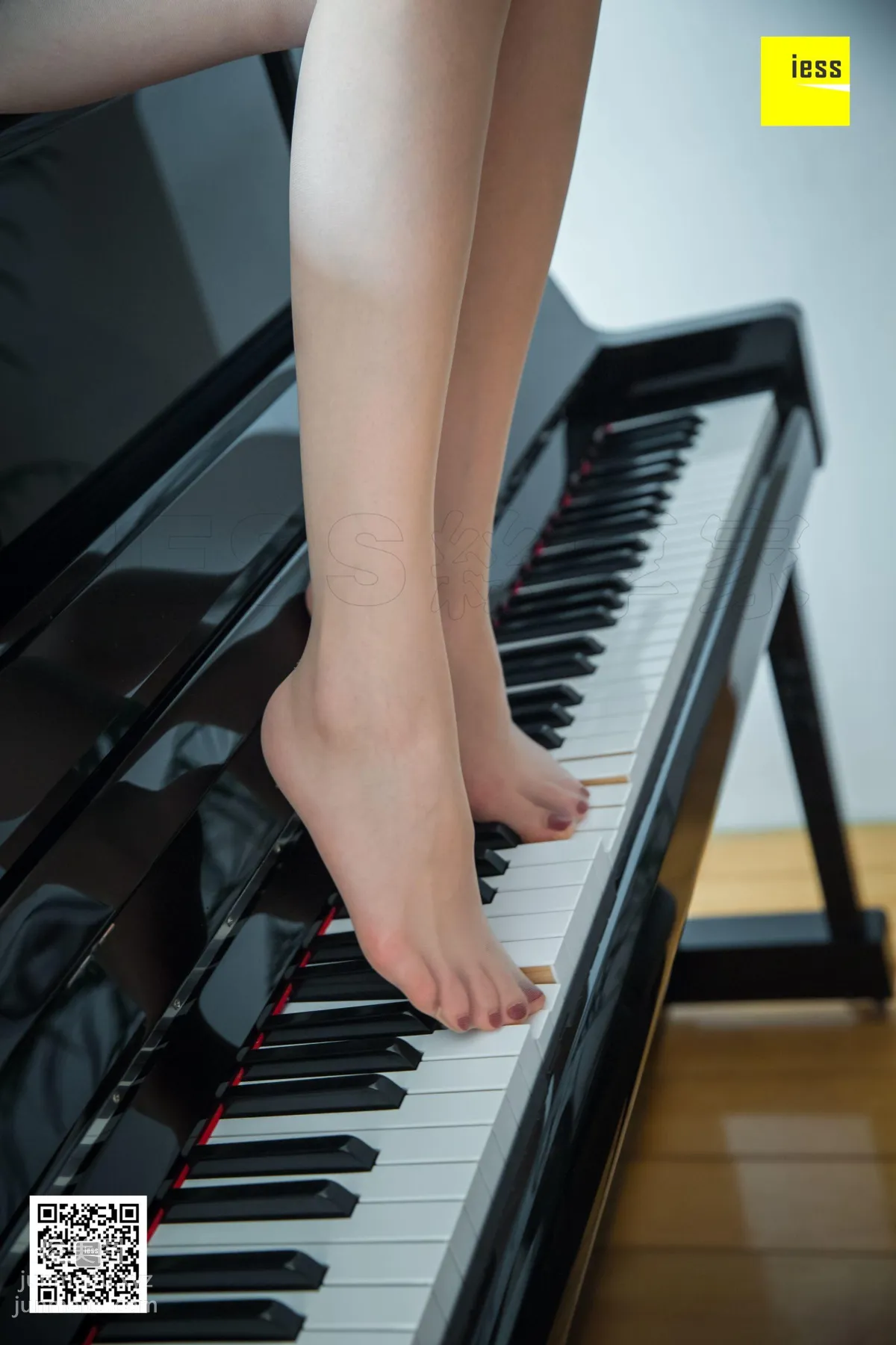 [IESS] 2018.11.09 Silk Enjoyer 356: Beautiful Feet on Black and White Piano Keys Qiqi [92P] photo 33
