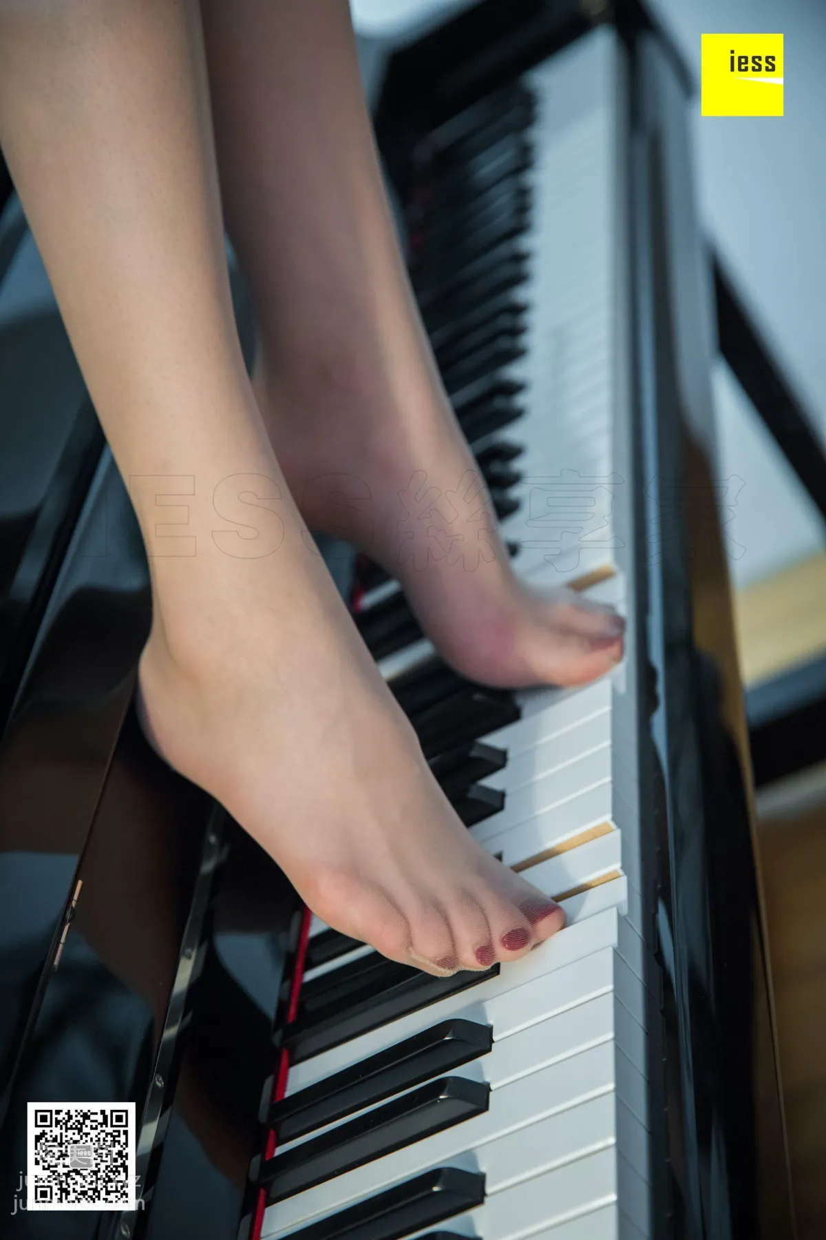 [IESS] 2018.11.09 Silk Enjoyer 356: Beautiful Feet on Black and White Piano Keys Qiqi [92P] photo 34