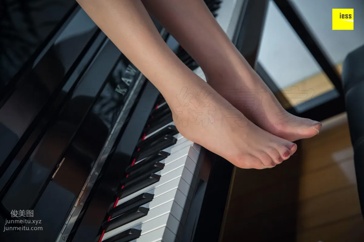 [IESS] 2018.11.09 Silk Enjoyer 356: Beautiful Feet on Black and White Piano Keys Qiqi [92P] photo 35