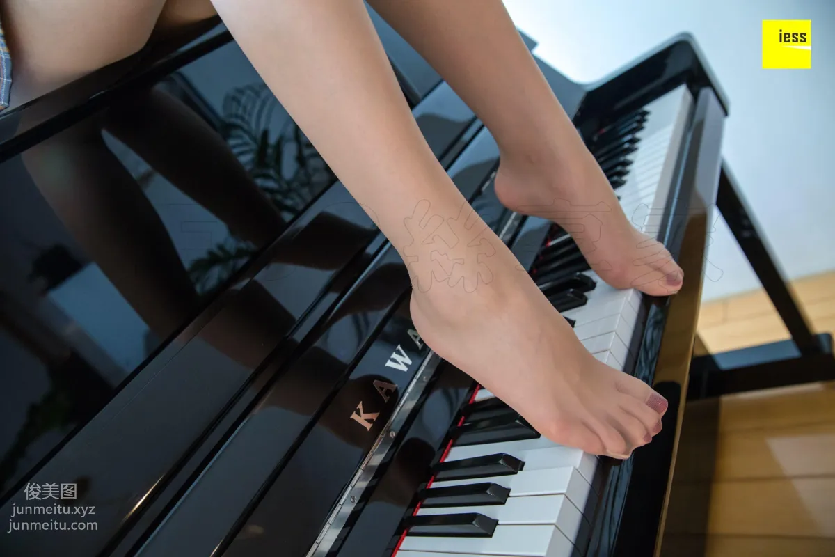 [IESS] 2018.11.09 Silk Enjoyer 356: Beautiful Feet on Black and White Piano Keys Qiqi [92P] photo 46