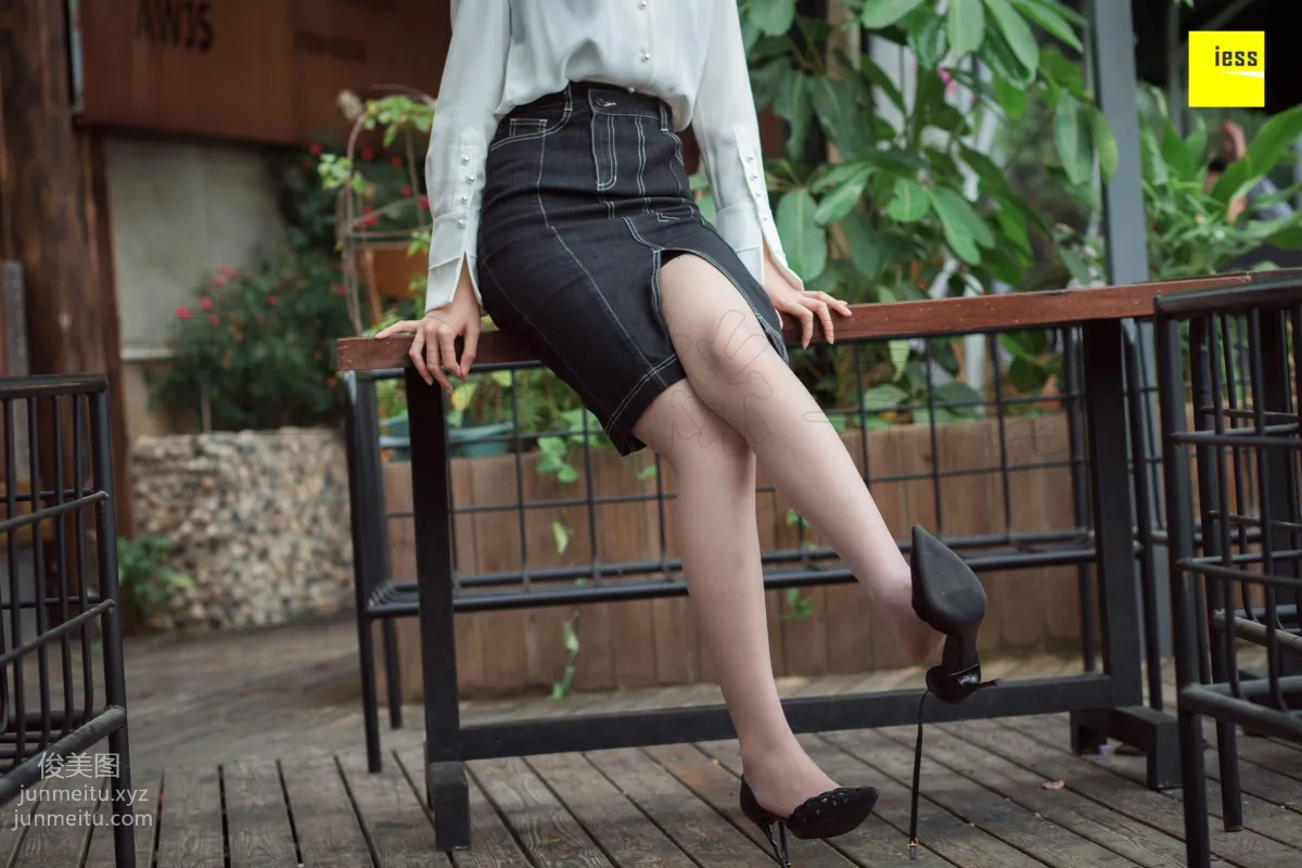 [IESS] 2018.12.17 Silk Enjoyer 382: Zi Zi's Intellectual Gray Stockings Zi Zi [90P] photo 62