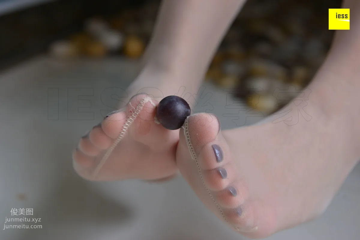[IESS] 2019.01.24 Silk Enjoyer 408: The Girl Eating Grapes Qiqi [90P] photo 55