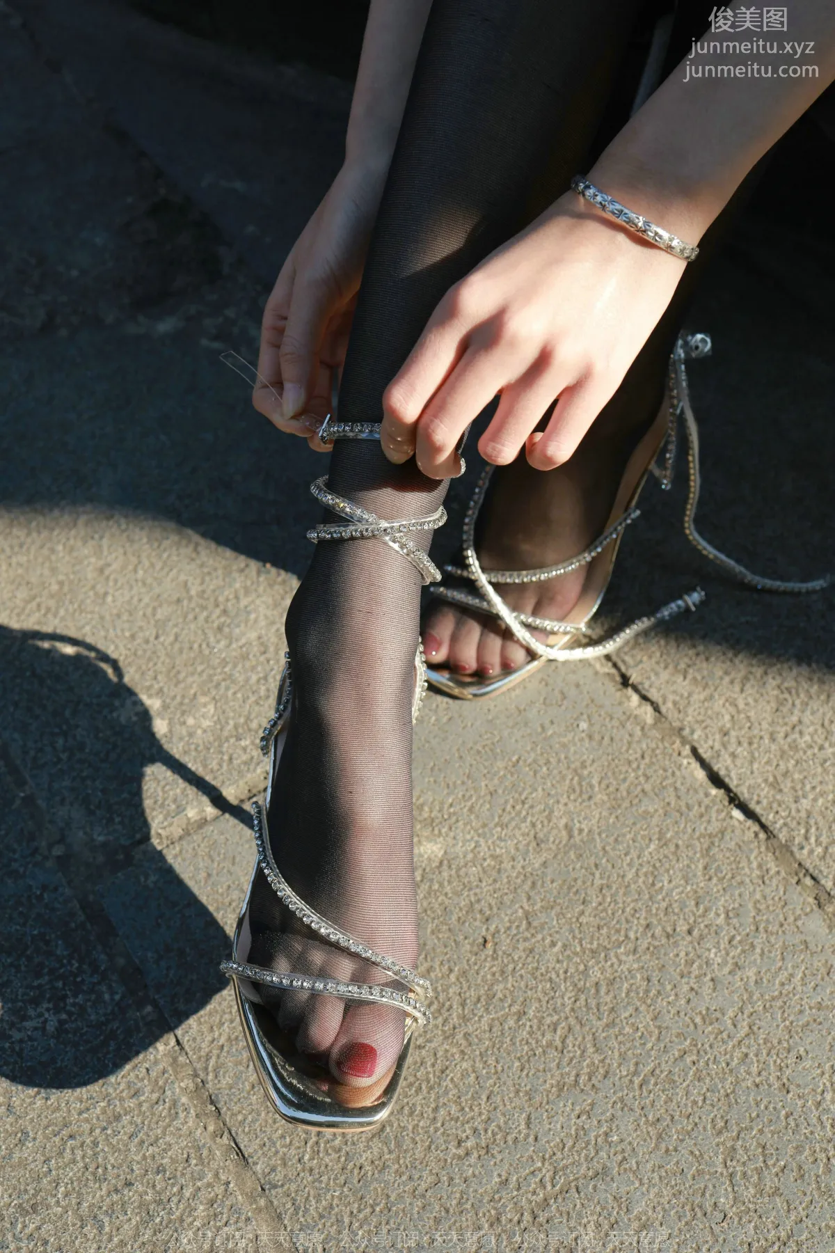 [IESS] 2022.02.15 Silk Enjoyer 1005: Tuan Tuan, Black Stocking Thoughts Under the Warm Sun [92P] photo 41