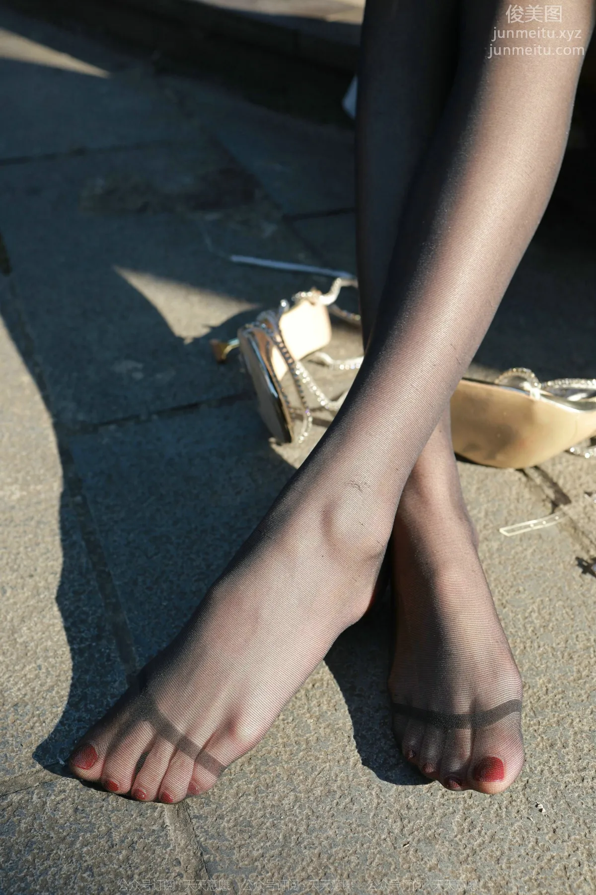 [IESS] 2022.02.15 Silk Enjoyer 1005: Tuan Tuan, Black Stocking Thoughts Under the Warm Sun [92P] photo 48