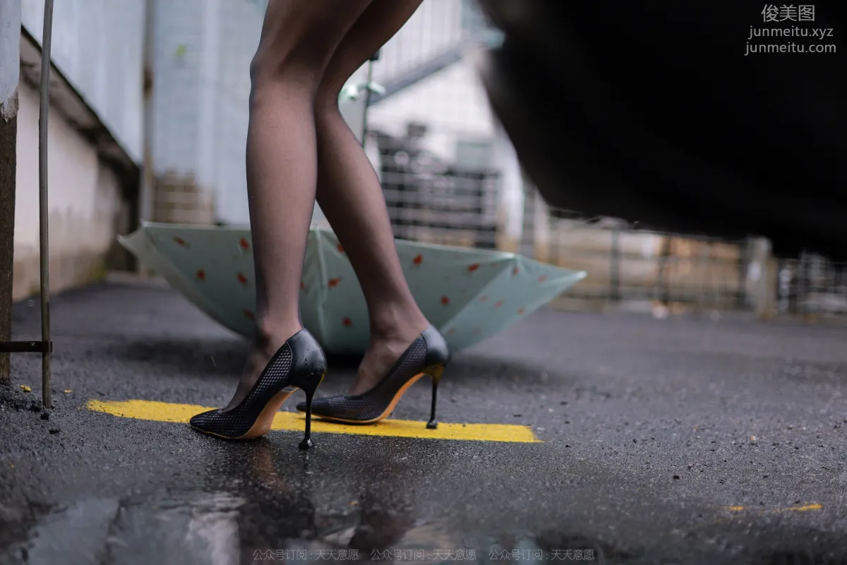 [IESS] 2022.04.06 Silk Enjoyer 1051: Xiao Liu, Black Stockings in the Rain photo 28