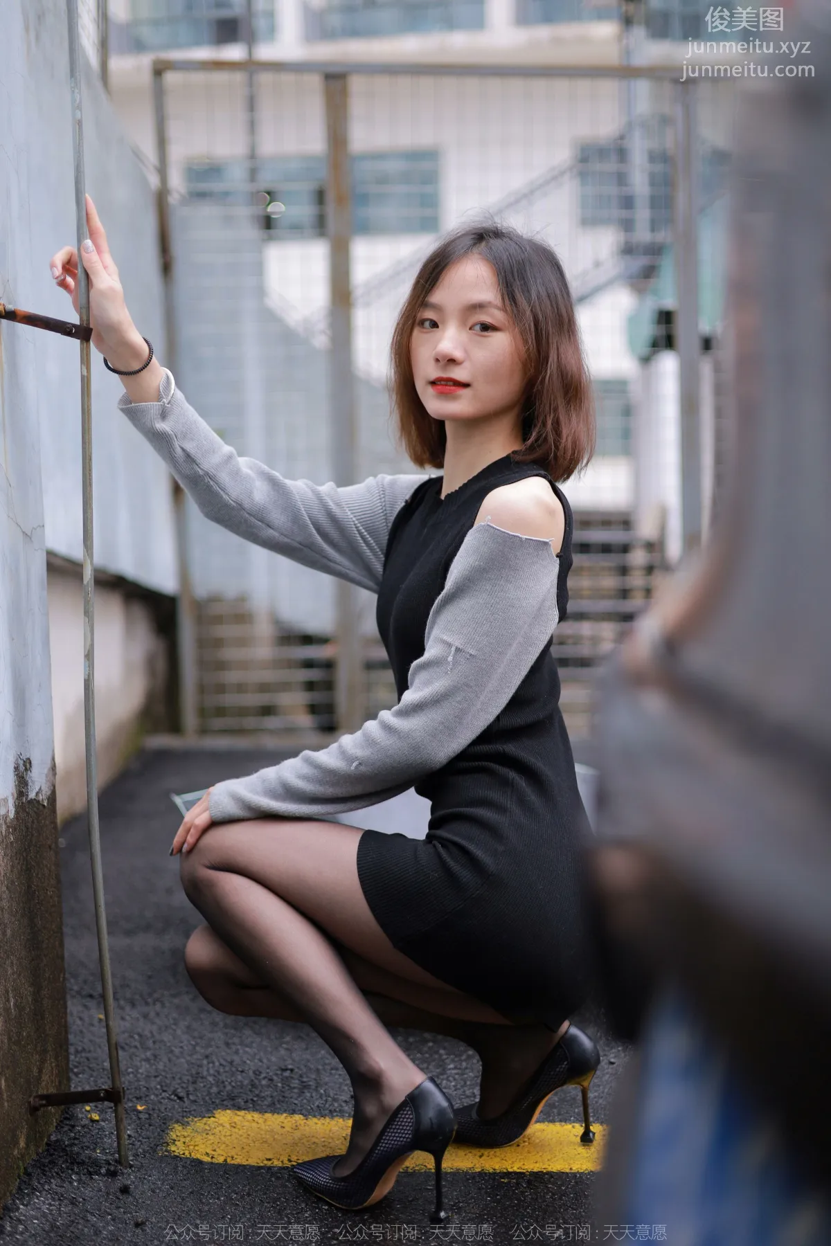 [IESS] 2022.04.06 Silk Enjoyer 1051: Xiao Liu, Black Stockings in the Rain photo 29